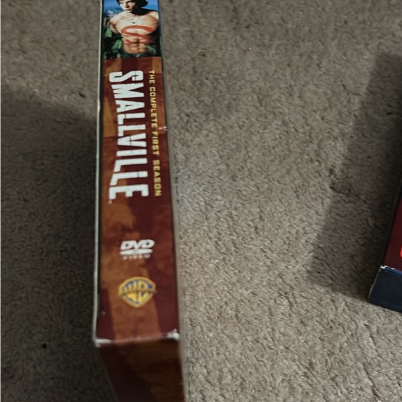 Smallville seasons 1-5 DVDs - Picture 6 of 7
